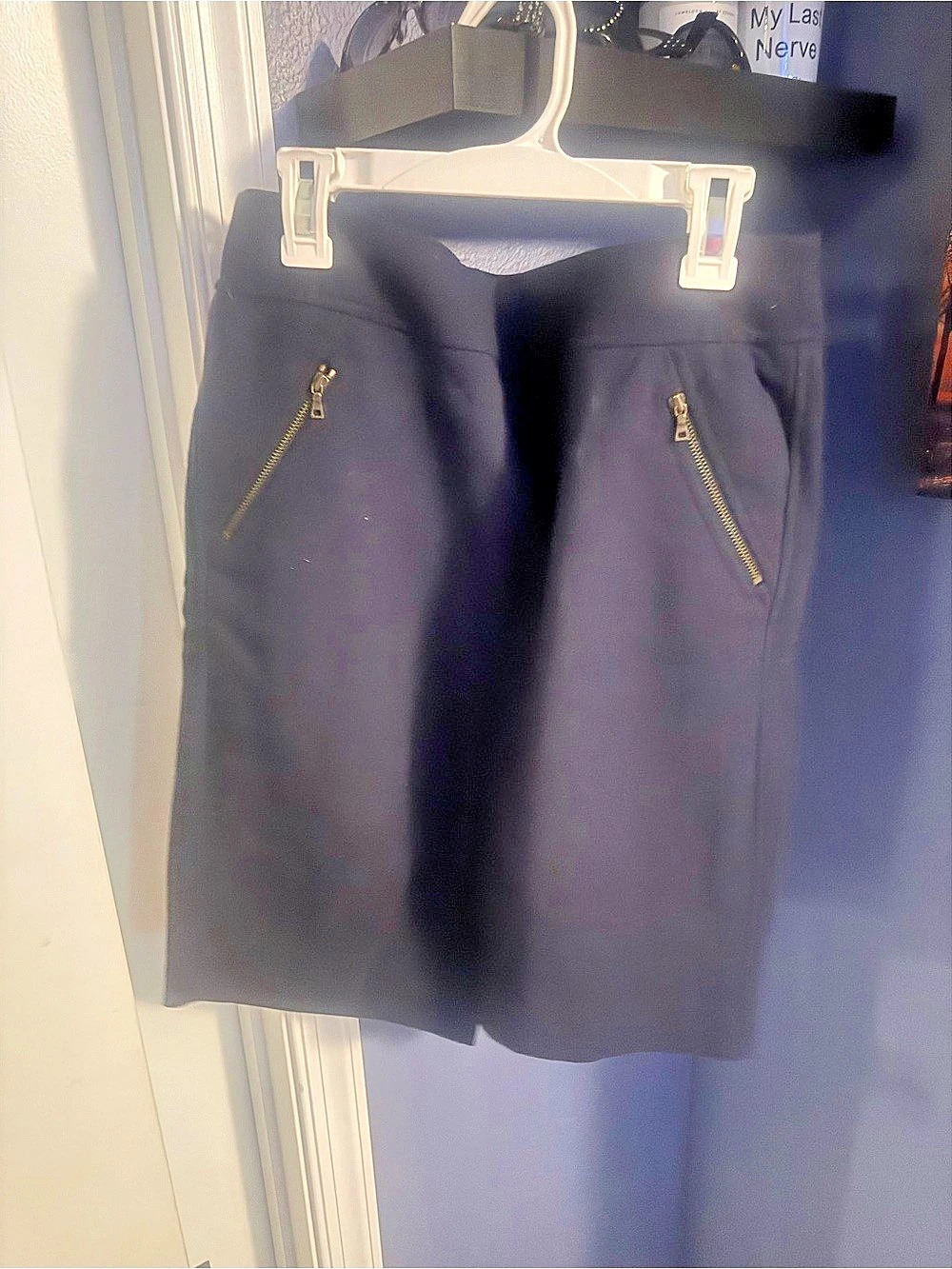 LOFT Zip Pocket Pencil Skirt in Black Size 6 Like New